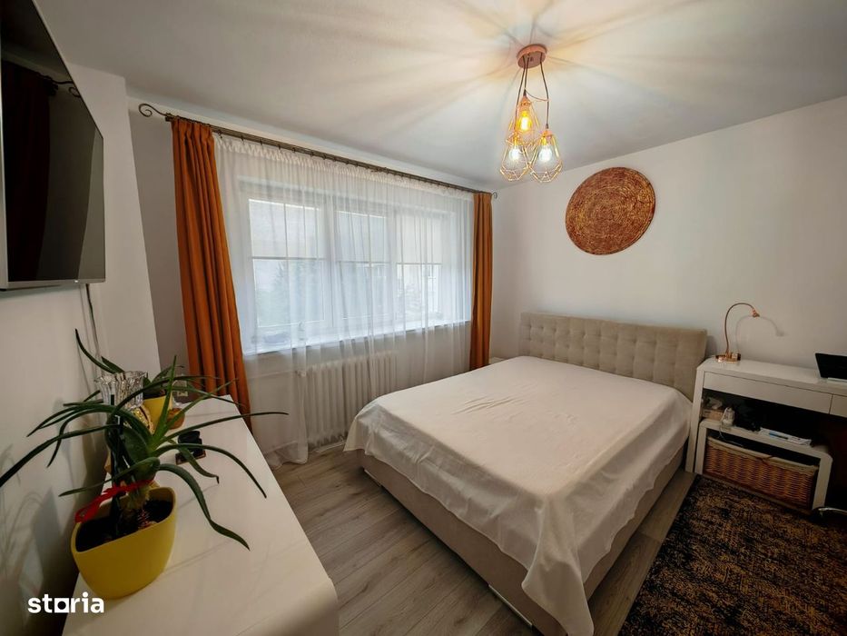 Decomandat, str. Anul 1848 (centru), doua balcoane, etajul 3/4.