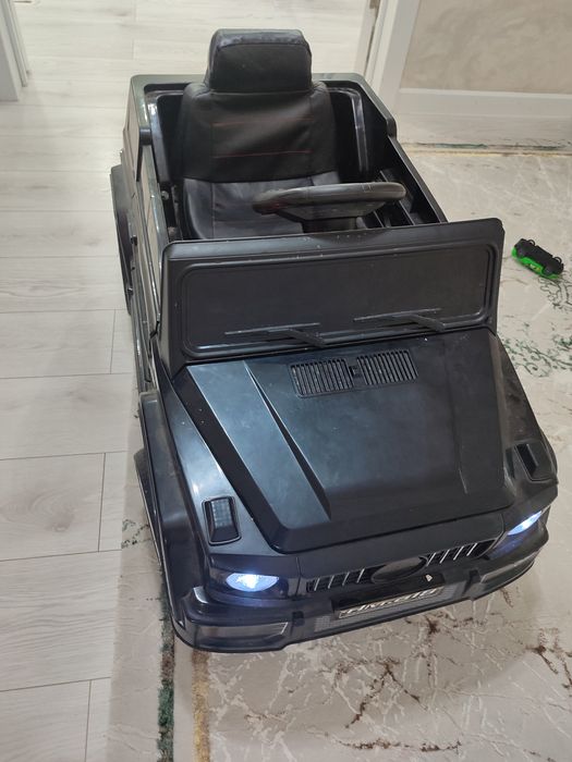 Продам машинку детскую