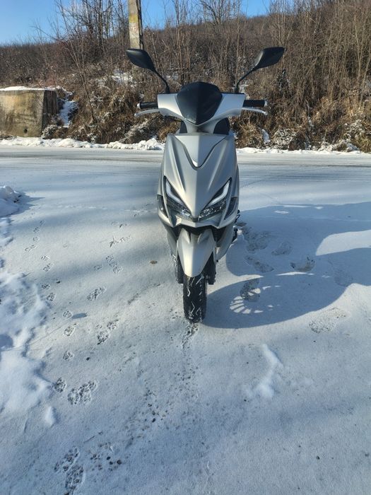 Vând scuter marca husite acte ân regulă se conduce fără permis