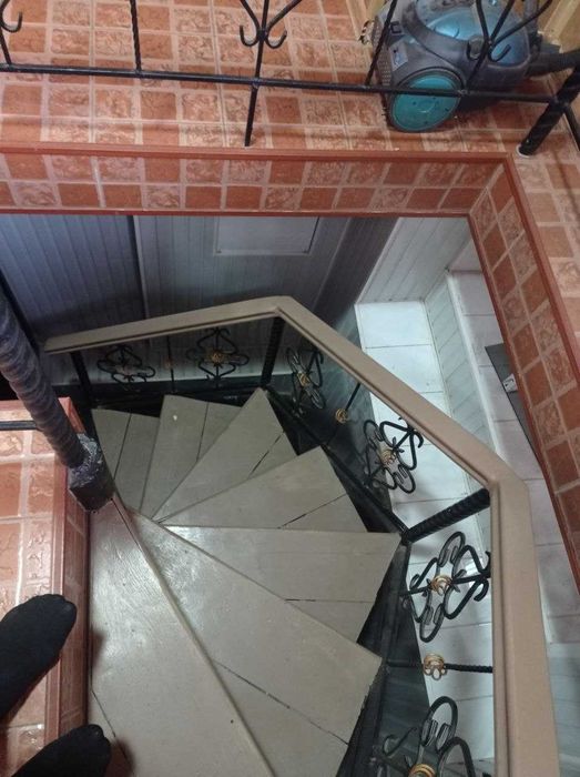 ЮНУСАБАД 9 КОРЗИНКА 2В3\1\5  Продаю квартиру.