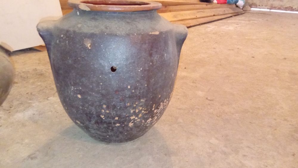 Антики: Грънци,чайници, бъклица, др