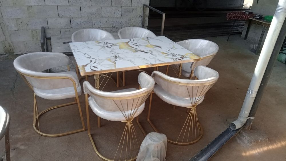 Temir stol stullar ishlab chiqaruvchidan.