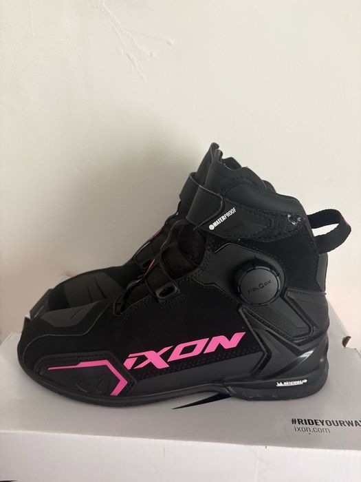 Ghete moto dama IXON Bull 2 WP negru-roz