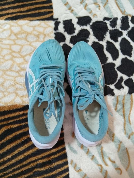 Продам кроссовки Asics