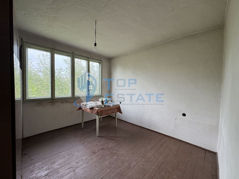 Етаж от къща със сутеренен етаж в град Павликени, област Велико Търно