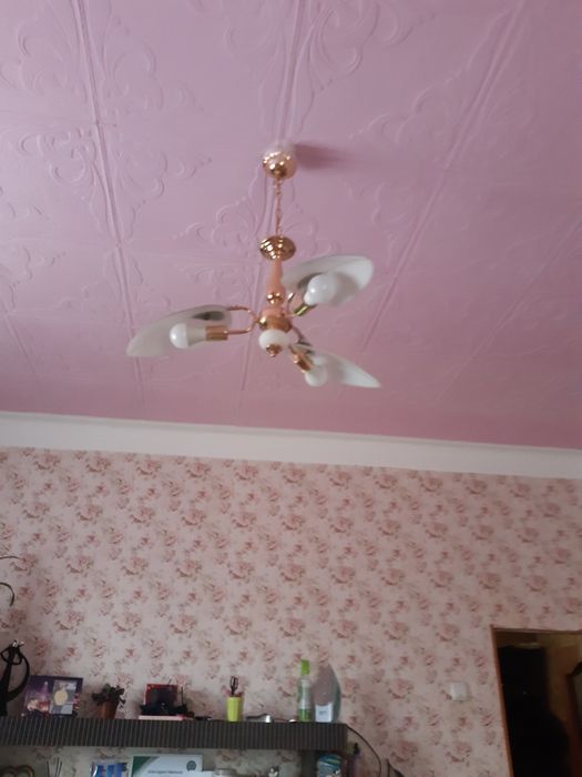 Продаётся; ЛЮСТРЫ,потолочные