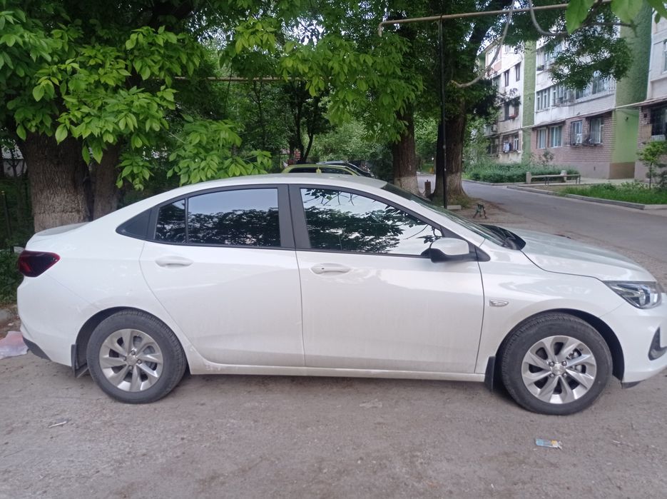 Продаю Shevrolet Onix LTZ