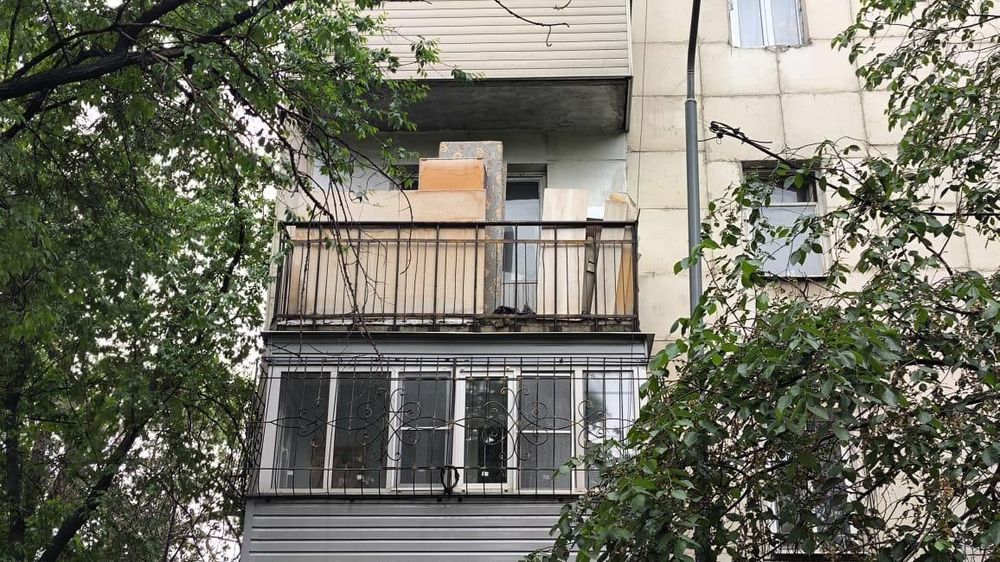 срочно цена снижена продам. Квартиру.