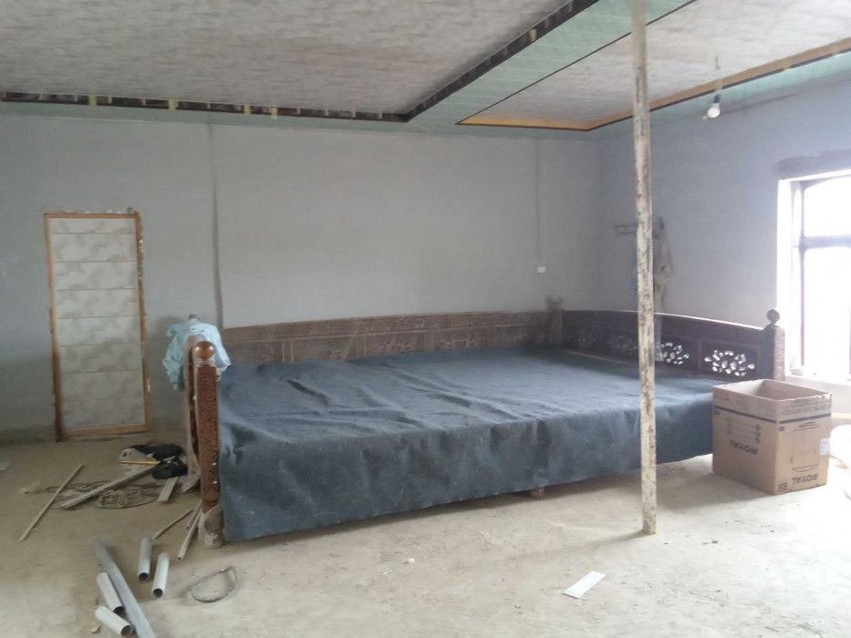 uy sotiladi hamma sharoit mavjud. pul zarurligiga uchun sotilopti