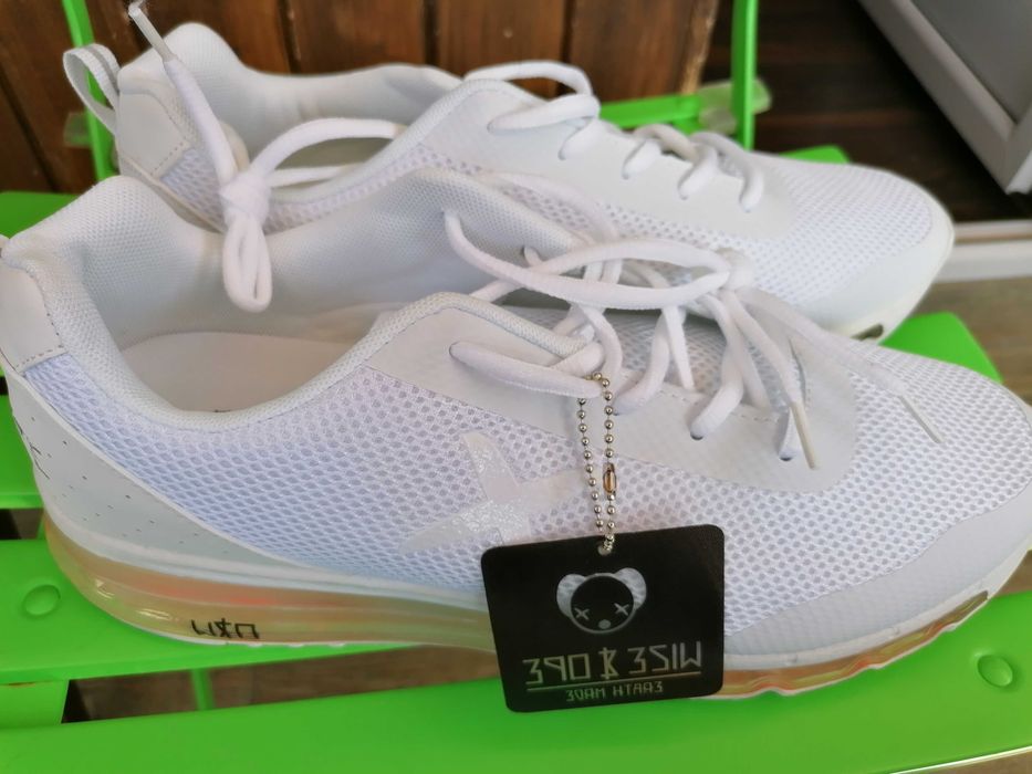 Светещи маратонки WIZE&OPE