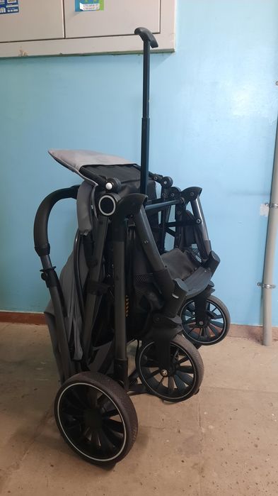 Продается прогулочная коляска