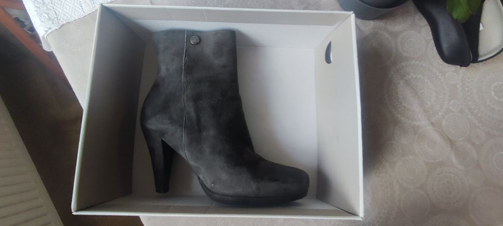 Vând botine piele întoarsă