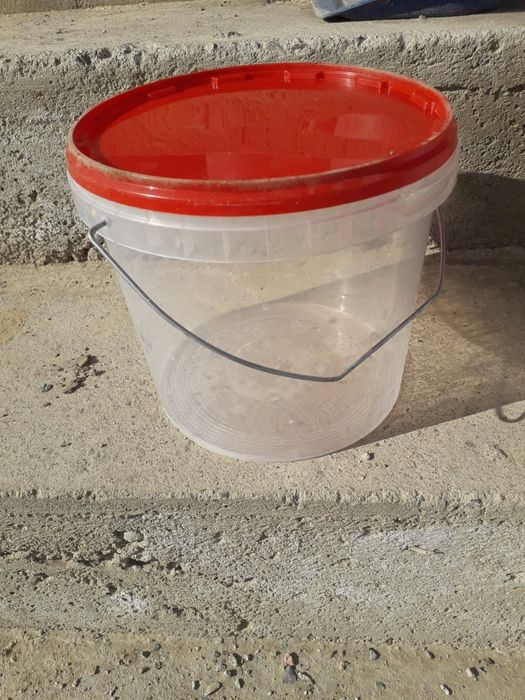Ведро пластиковый с крышкой