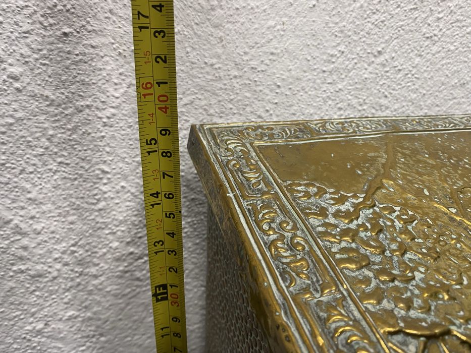 Месингова кутия с релеф селски сцени Нидерландия 1950-1960