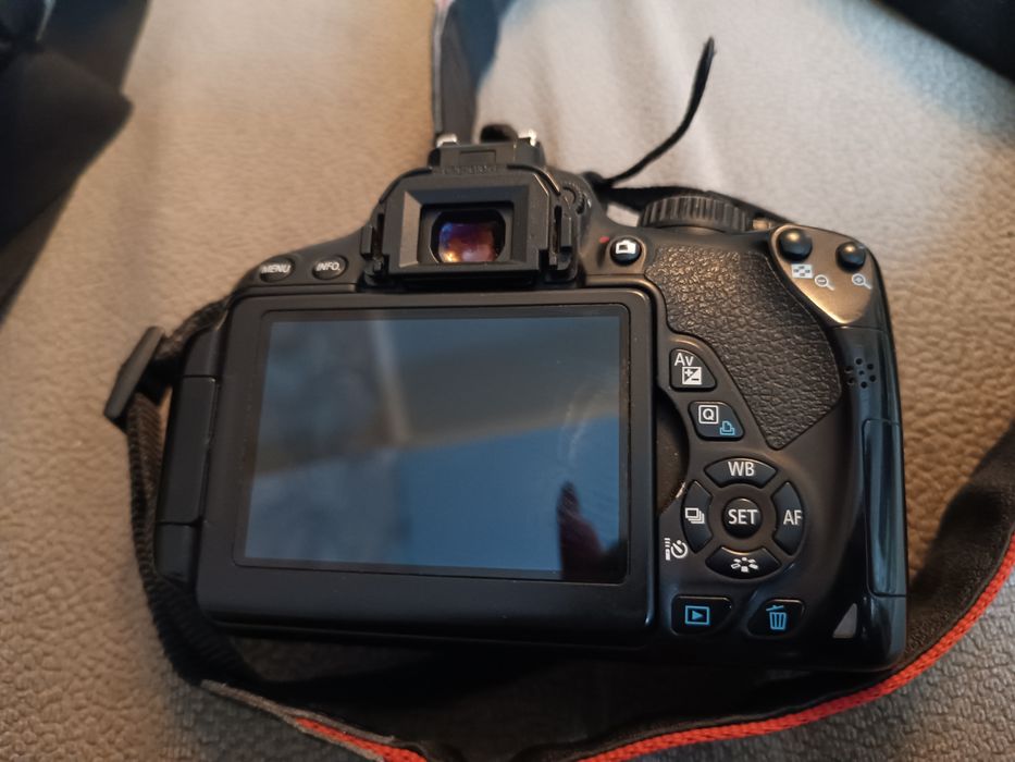 Canon eos 650D с двумя объективами