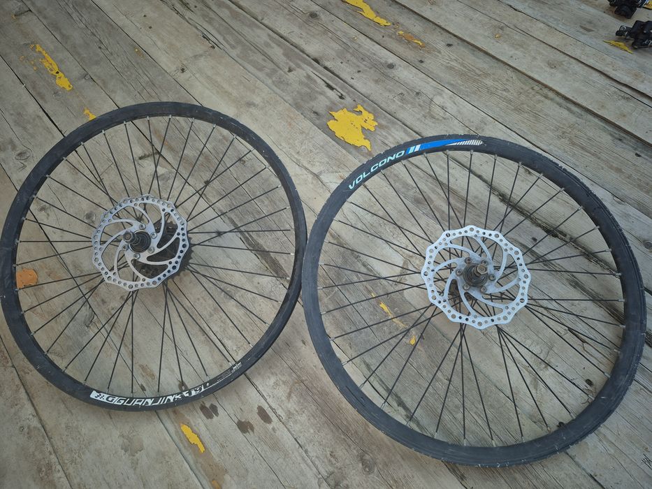 Диски спортивного велосипеда 24 размера в комплекте с тормозами