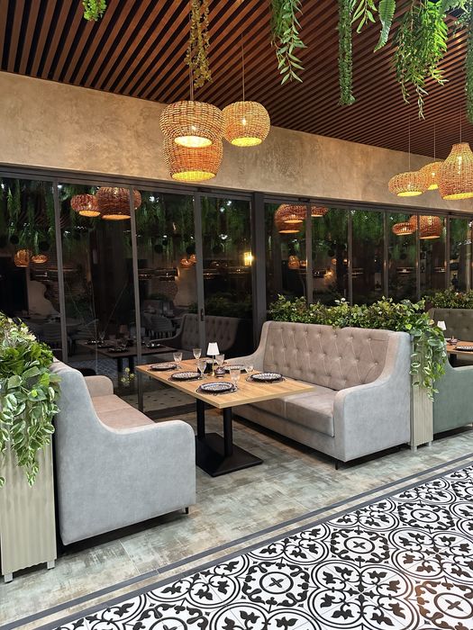 Yumshoq mebel va Stol Kafe va Restorant