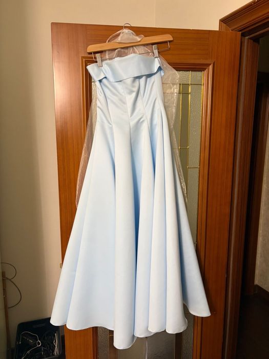 Продаю платье принцессы на выпуской, цвета неба