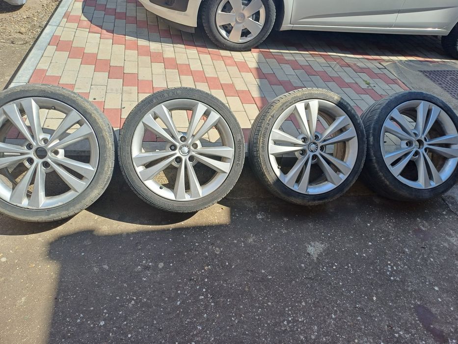 Set 4 Jante Roti Aliaj VRS 225 40 18 R18 5x112 Skoda Octavia 2 sau VW passat ,golf