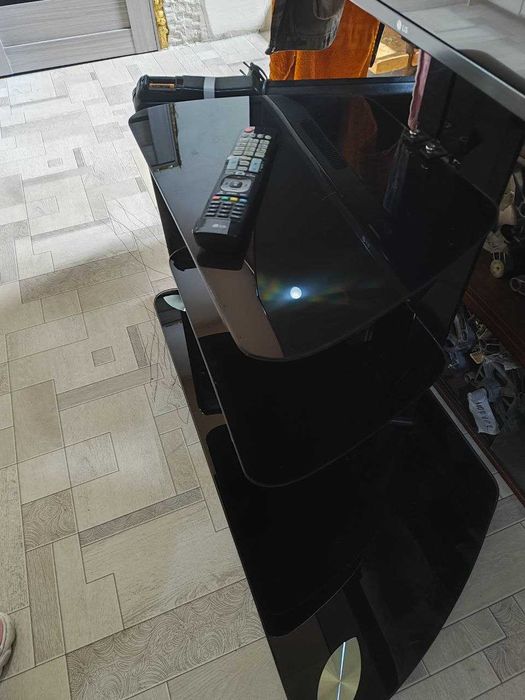 Подставка под телевизор стеклянная