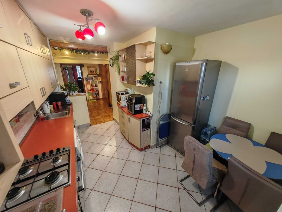 Vand apartament 3 camere