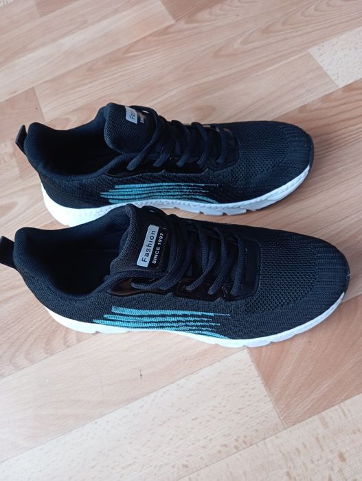 Продам кроссовки