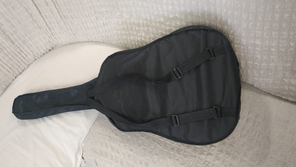 Музыкальный инструмент гитара