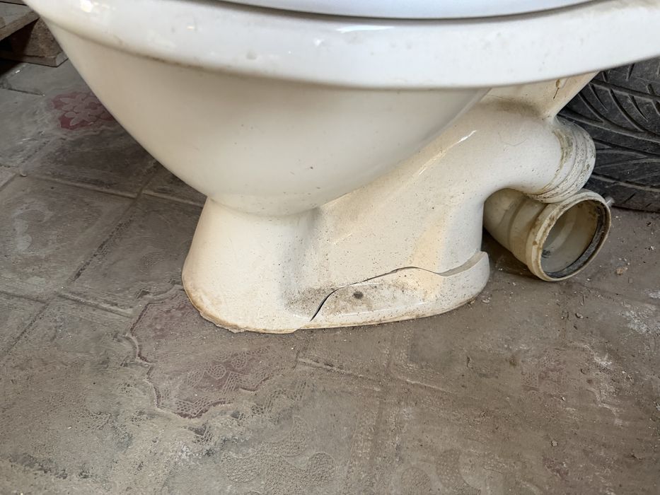 Унитаз ношка сломалось бочком