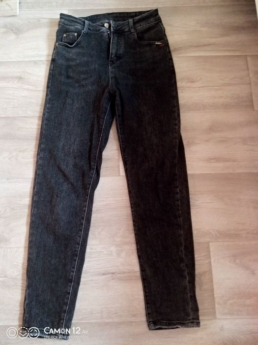 Продам женские джинсы