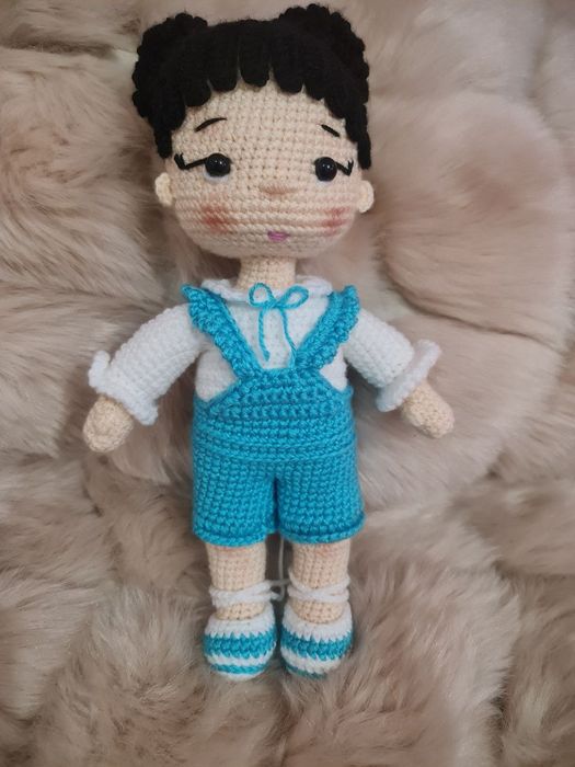 Yumshoq o'yinchoq to'qilgan