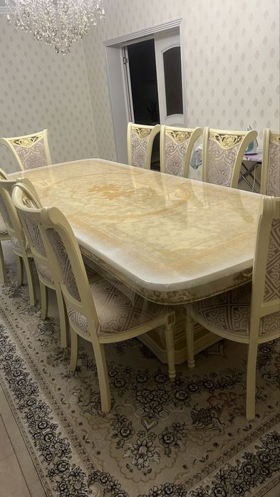 Стол со стульями