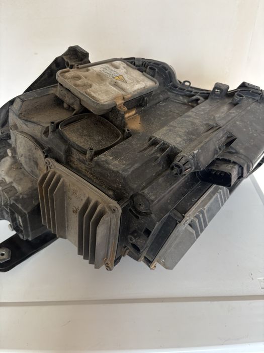 Оборудван десен фар за Cls W218