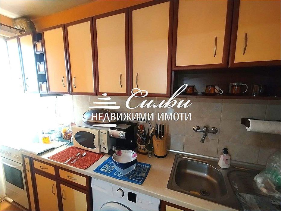 Самостоятелна ТУХЛЕНА къща на ПЛОЧА - с.Хан Крум