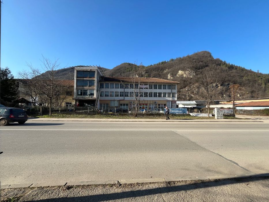 Продава се Промишлена сграда в Етрополе - 520 кв.м за 204 €/кв.м - Снимка #1