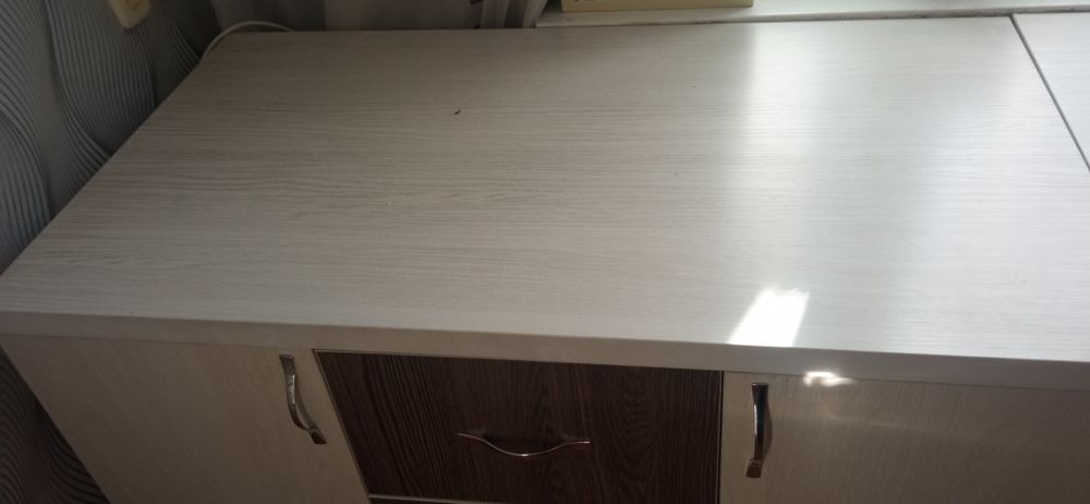 Комплект письменный стол+ комод