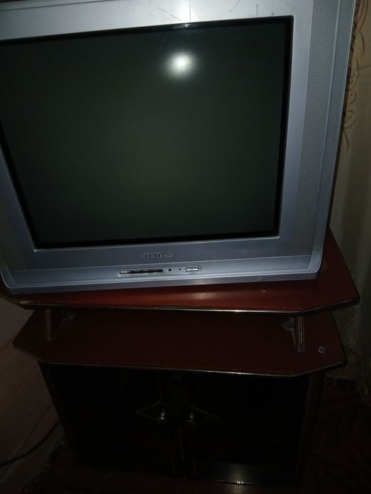 Samsung televizor va patstafka  yaxshi holatda