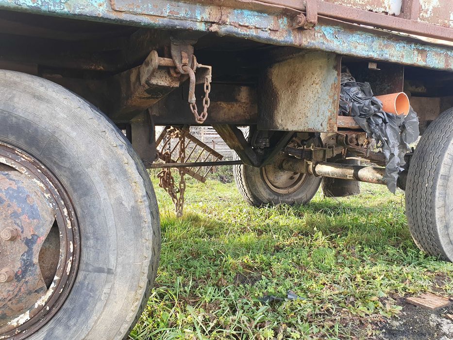 vând semănătoare prășitoare 6 rânduri, remorcă agricolă