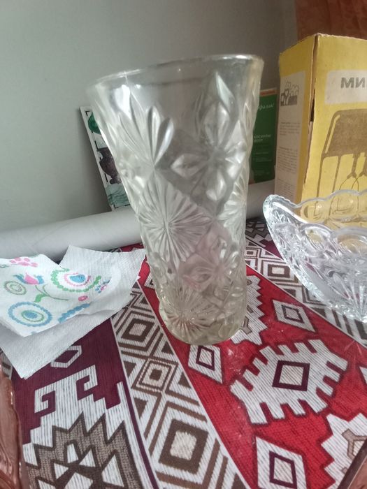 Продам посуду и вазу ( стекло )