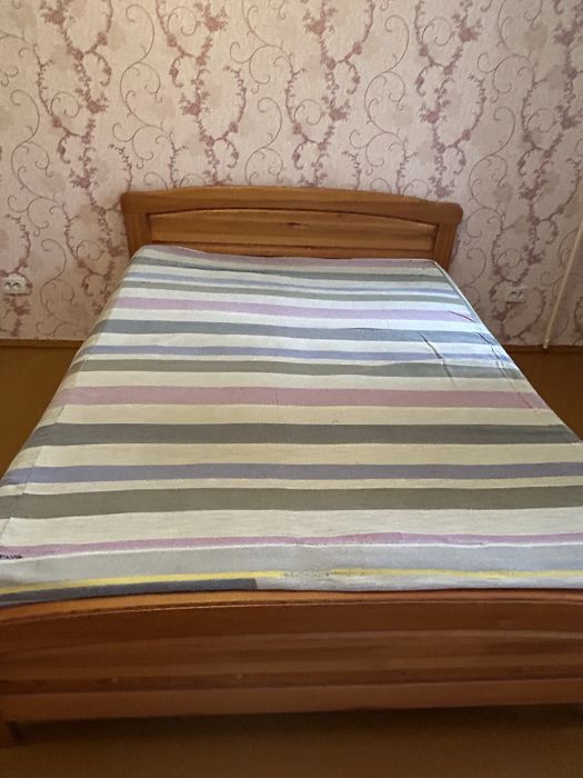 Продам двухспальную кровать