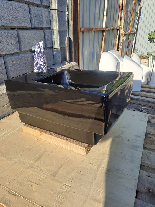 Продам унитазы Биде