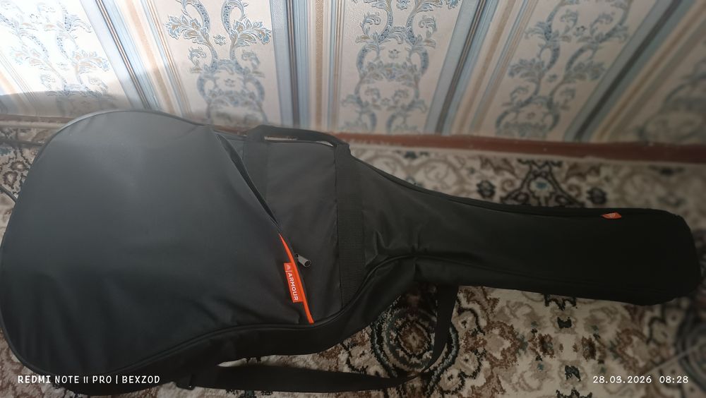 Klassic gitara sotiladi