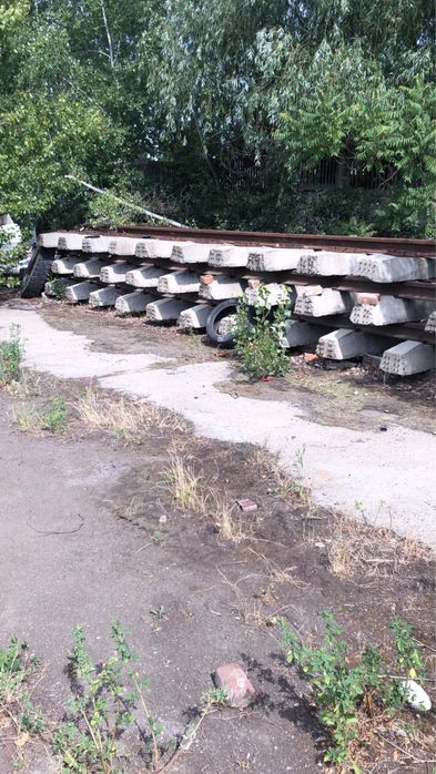 Traverse de beton si sina de cale ferata