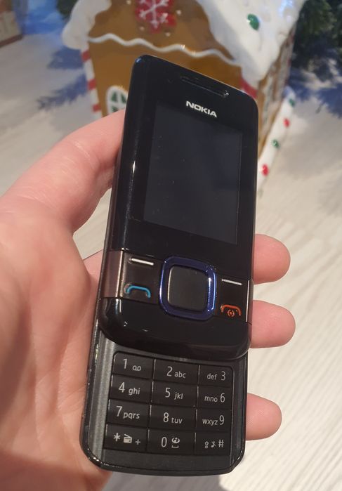 Vând Nokia 7100s Nou (0 minute).Pret 180 ron