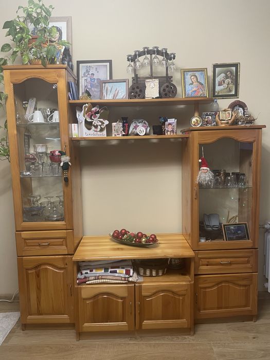 Кухненски шкаф - масивно дърво