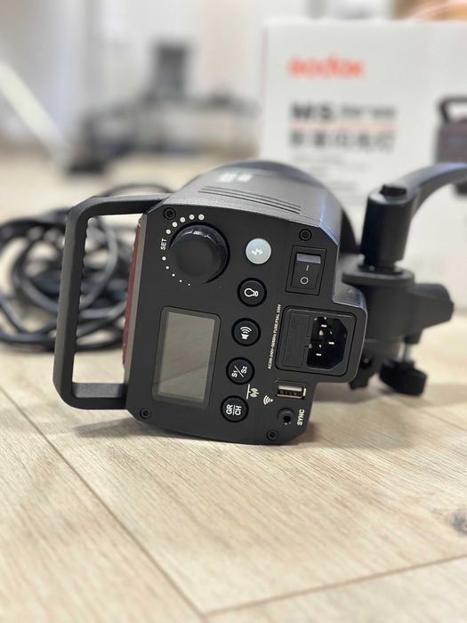 Студийна светкавица GODOX MS300