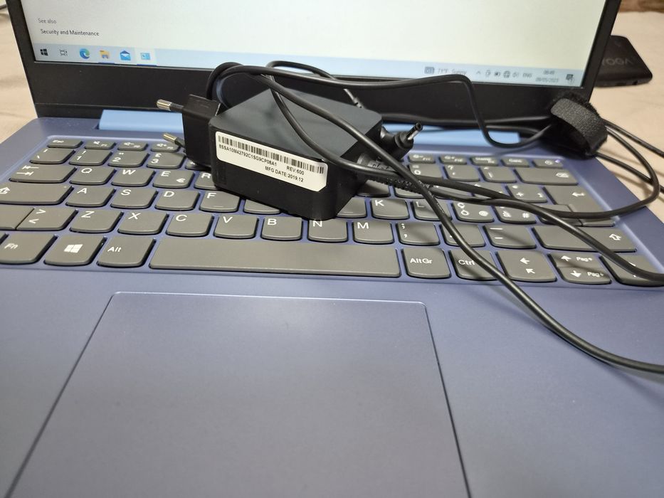 Lenovo IdeaPad – отлично състояние, SSD, оригинално зарядно