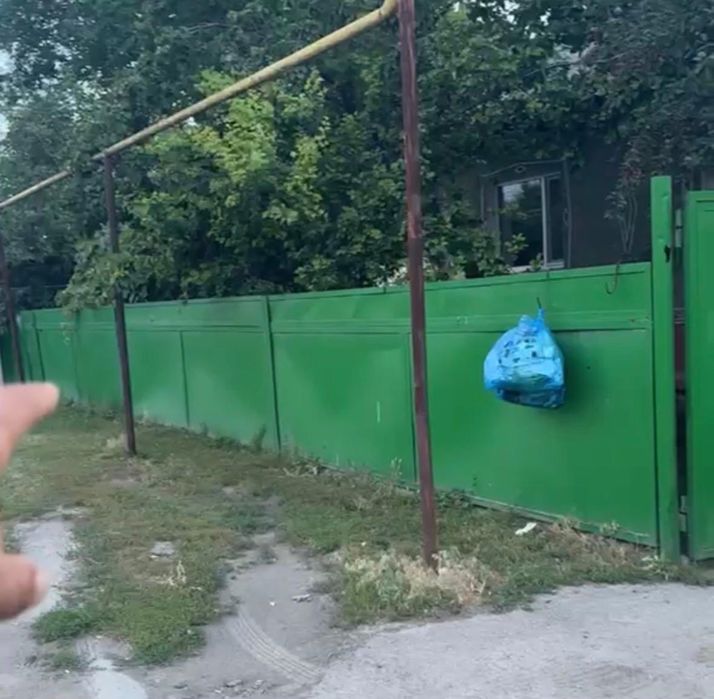 Железный забор и ворота