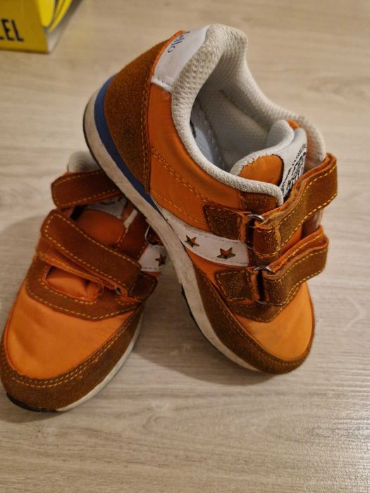 Детски кецове, боти, пантофи и ботуши