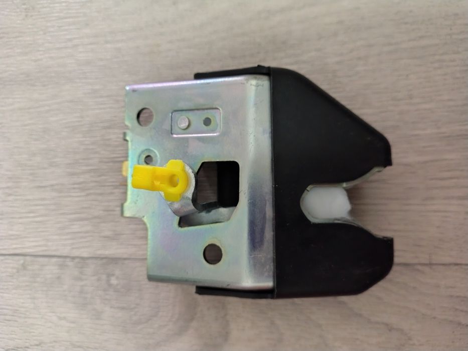 Замок багажника honda