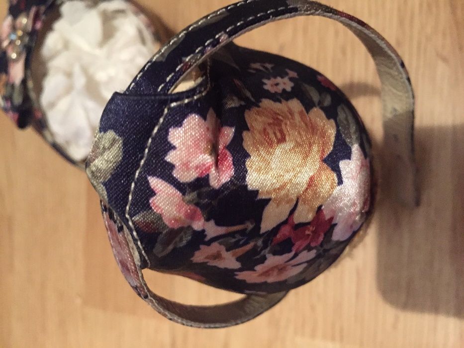 Туфли босоножки разные